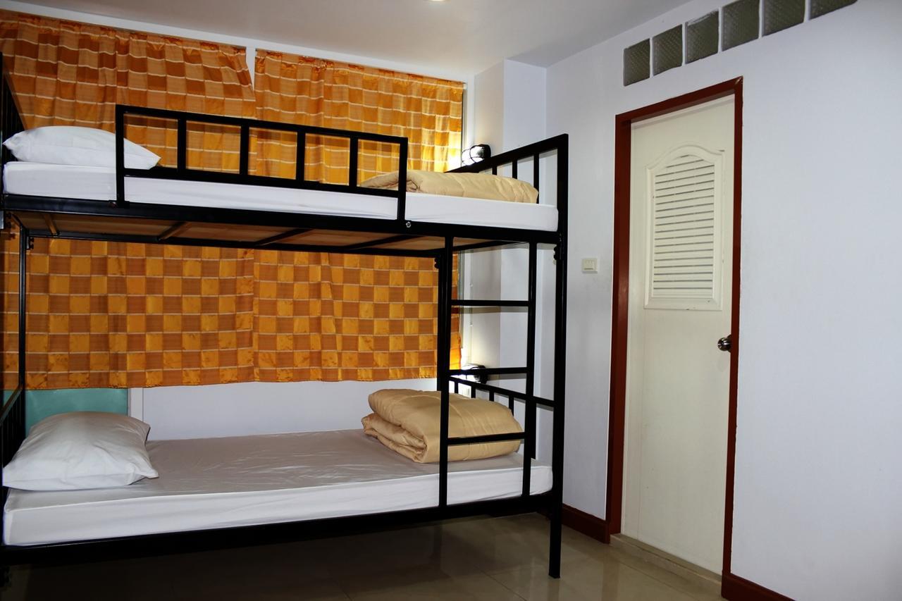 Home Base Hostel (Adults Only) Bangkok Exterior photo