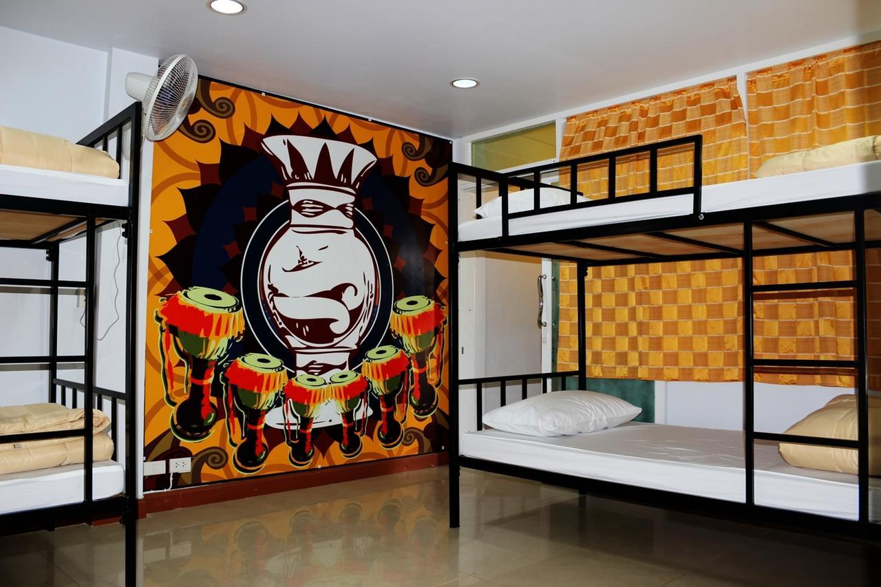 Home Base Hostel (Adults Only) Bangkok Exterior photo